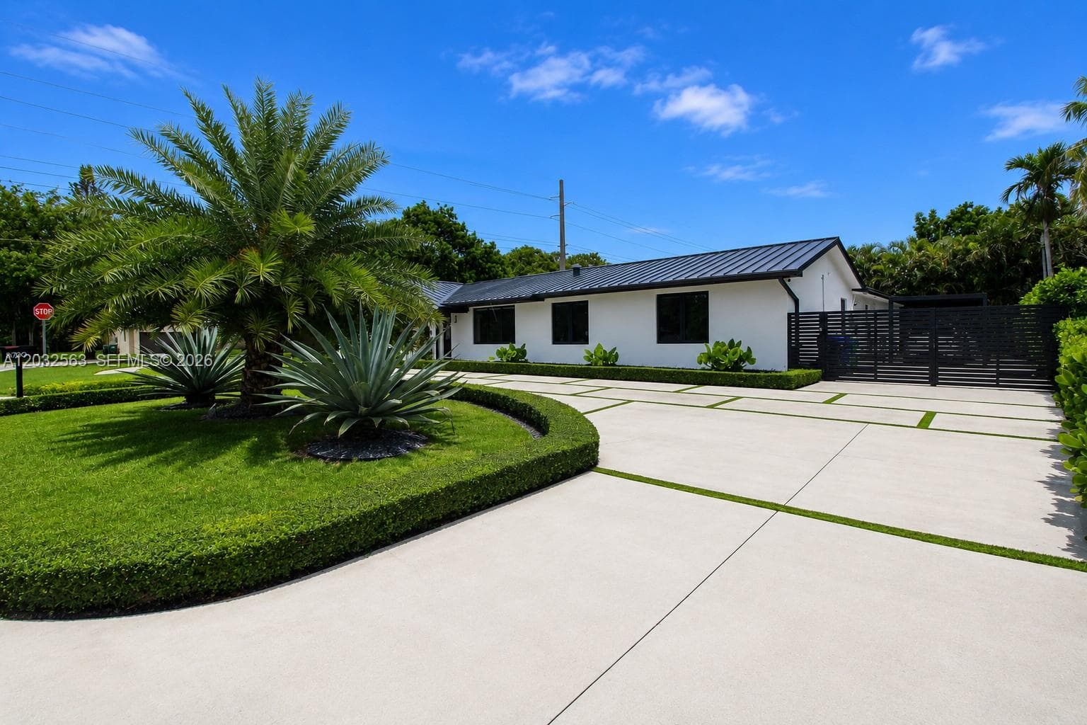 8700 SW 175th St, Palmetto Bay FL 33157