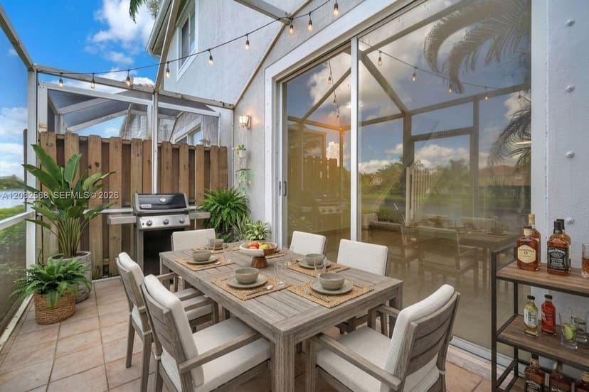 3698 San Simeon Cir, Weston FL 33331