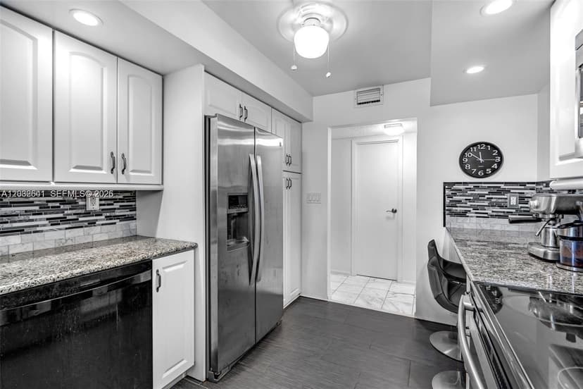 1000 Parkview Dr # 715, Hallandale Beach FL 33009