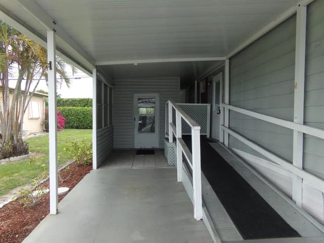 57006 Antilles, Boynton Beach FL 33436 - Boynton Beach, FL - Photo 2