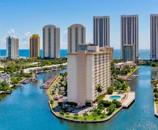 400 Kings Point Dr # 309, Sunny Isles Beach FL 33160 - Sunny Isles Beach, FL - Photo 3