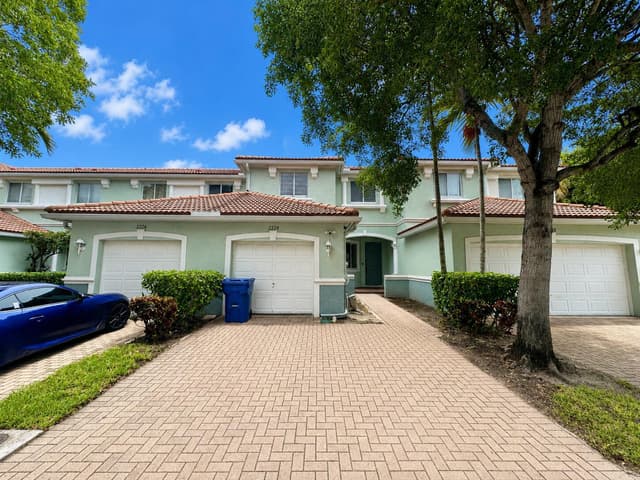 2228 Oakmont Drive, Riviera Beach FL 33404 - Riviera Beach, FL - Photo 2
