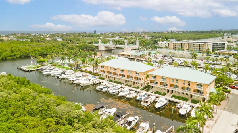 643 Casa Loma Boulevard, Boynton Beach FL 33435