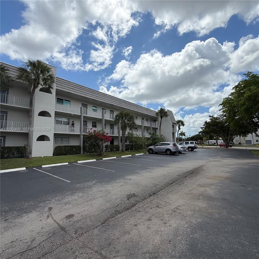 8200 Sunrise Lakes Blvd # 308, Sunrise FL 33322