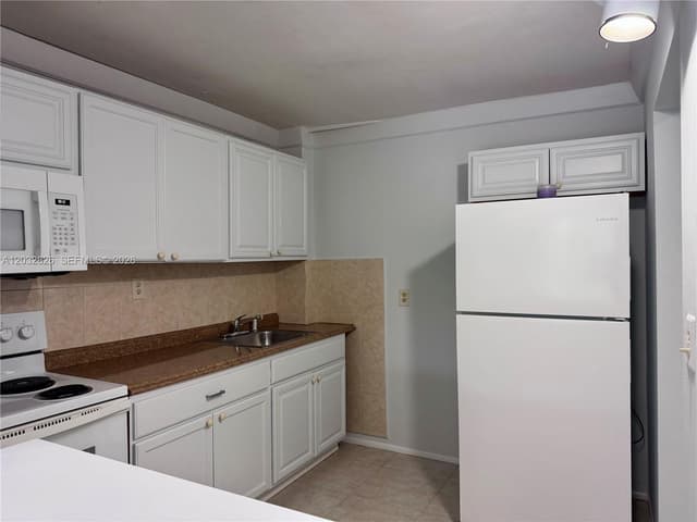 16950 W Dixie Hwy A232 Hwy # 232, North Miami Beach FL 33160 - North Miami Beach, FL - Photo 3