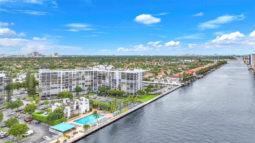 1000 Parkview Dr # 229, Hallandale Beach FL 33009