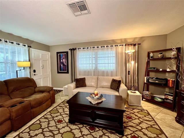 160 NE 8th Avenue # 1b, Hallandale Beach FL 33009 - Hallandale Beach, FL - Photo 3