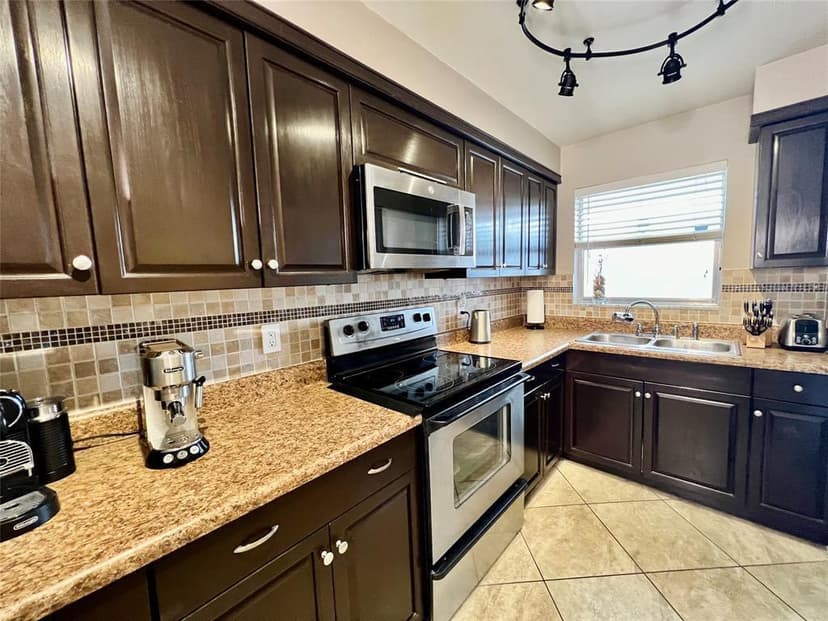 160 NE 8th Avenue # 1b, Hallandale Beach FL 33009