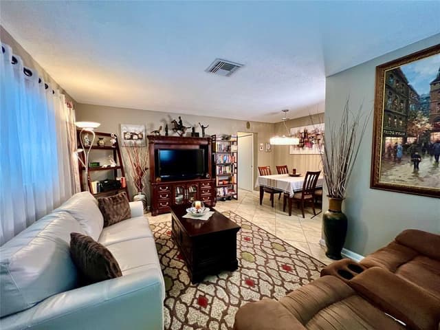 160 NE 8th Avenue # 1b, Hallandale Beach FL 33009 - Hallandale Beach, FL - Photo 5