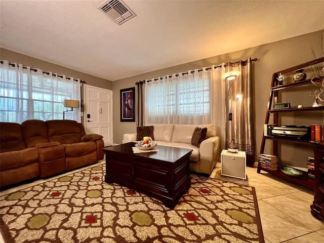 160 NE 8th Avenue # 1b, Hallandale Beach FL 33009 - Hallandale Beach, FL - Photo 4
