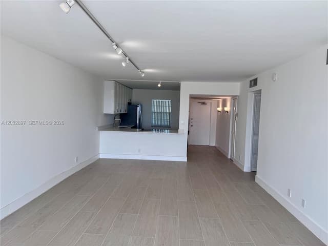 575 Oaks Ln # 1008, Pompano Beach FL 33069 - Pompano Beach, FL - Photo 5