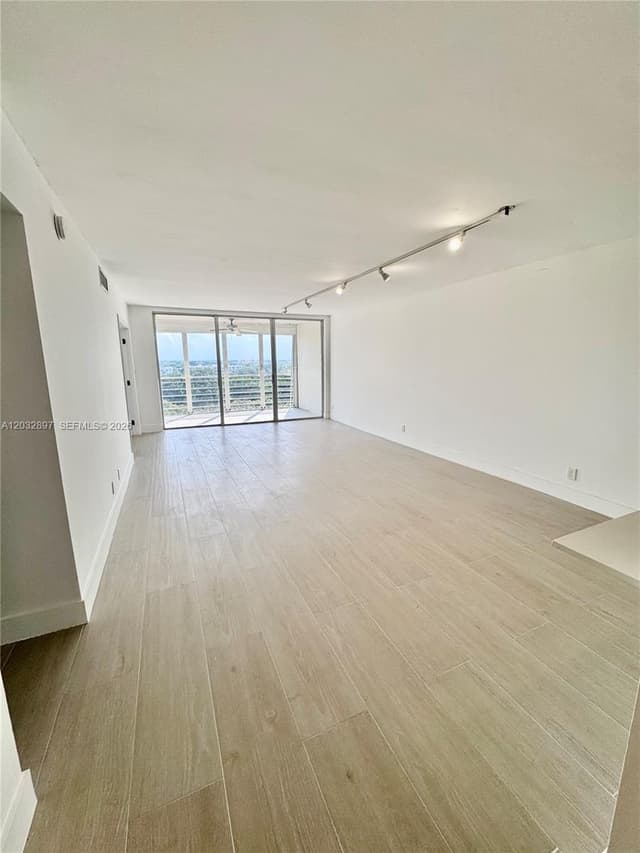 575 Oaks Ln # 1008, Pompano Beach FL 33069 - Pompano Beach, FL - Photo 4
