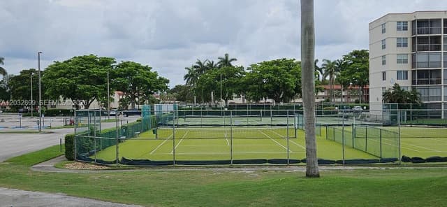 9823 S Hollybrook Lake Dr # 310, Pembroke Pines FL 33025 - Pembroke Pines, FL - Photo 4