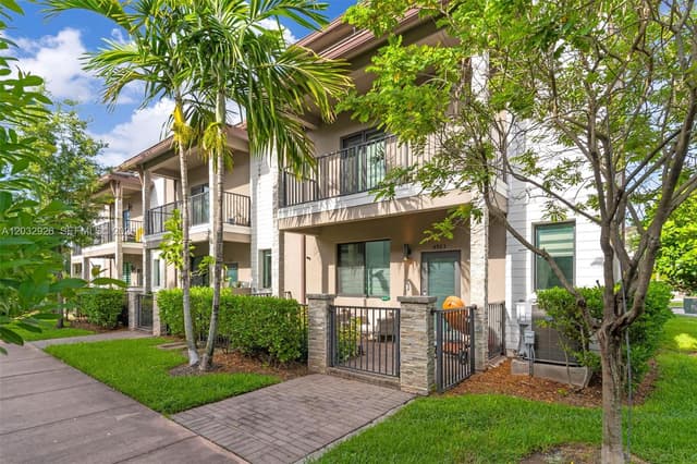 4963 NW 83rd Path # 4963, Doral FL 33166 - Doral, FL - Photo 2