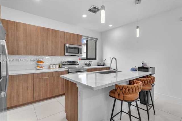 4963 NW 83rd Path # 4963, Doral FL 33166 - Doral, FL - Photo 6