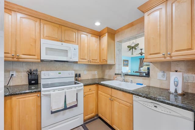 128 Banyan Circle, Jupiter FL 33458 - Jupiter, FL - Photo 7