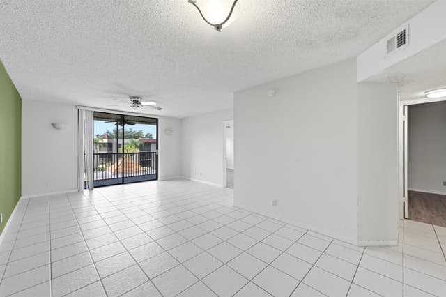 10501 W Broward Boulevard # 405, Plantation FL 33324 - Plantation, FL - Photo 6