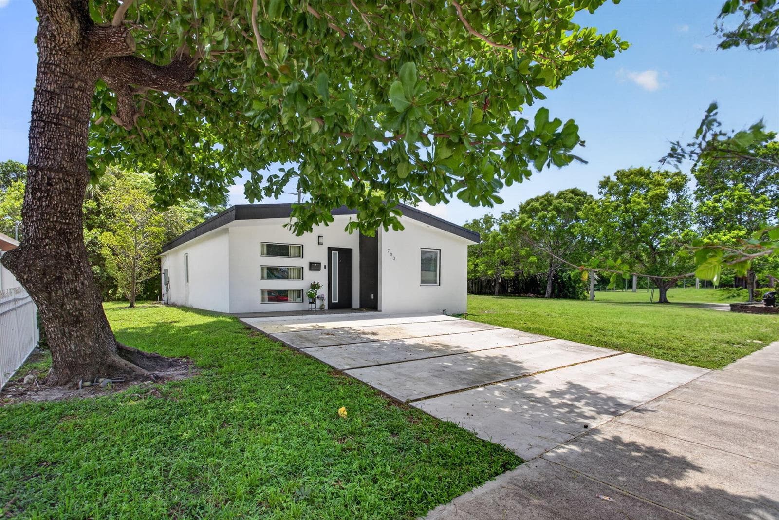 700 NW 17th Terrace, Pompano Beach FL 33069 - Pompano Beach, FL - Photo 1