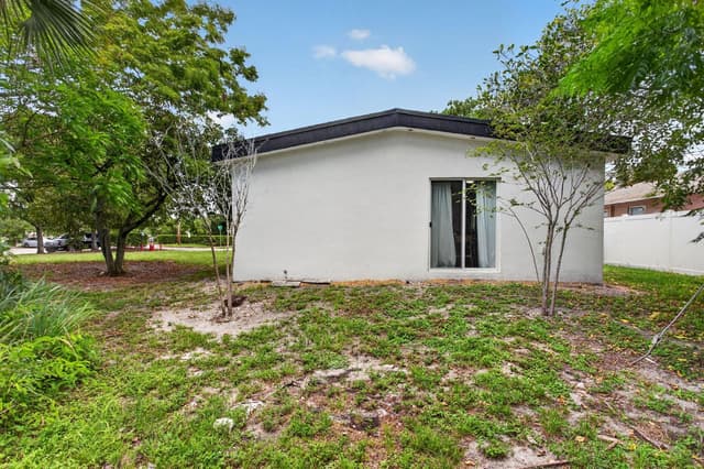 700 NW 17th Terrace, Pompano Beach FL 33069 - Pompano Beach, FL - Photo 5