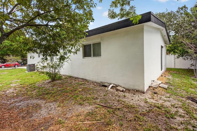 700 NW 17th Terrace, Pompano Beach FL 33069 - Pompano Beach, FL - Photo 4