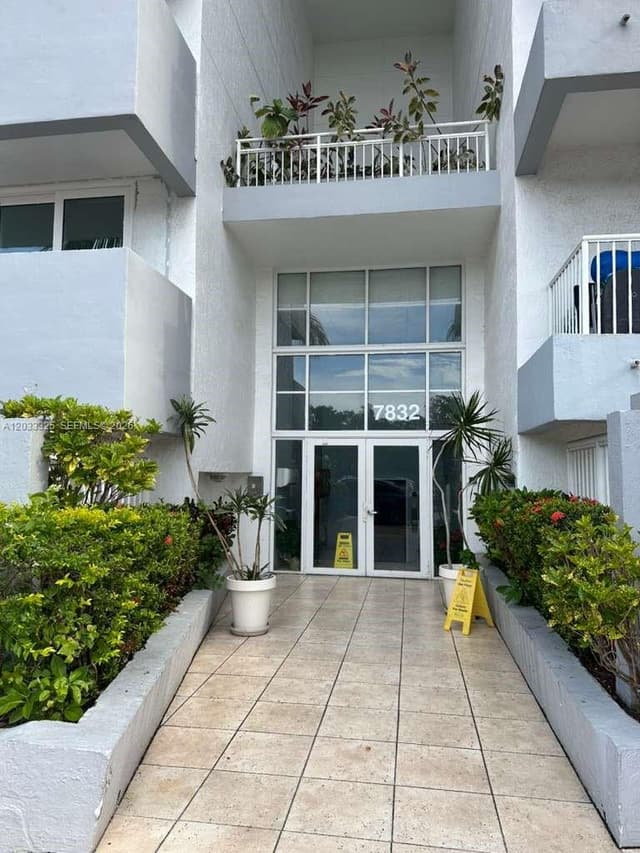 7832 Collins Ave # 406, Miami Beach FL 33141 - Miami Beach, FL - Photo 2