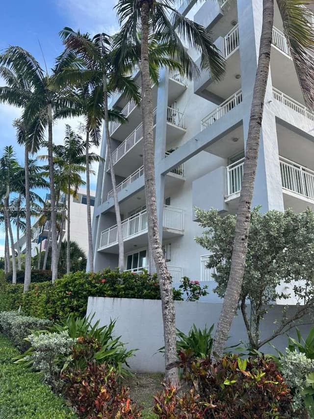 7832 Collins Ave # 406, Miami Beach FL 33141 - Miami Beach, FL - Photo 4