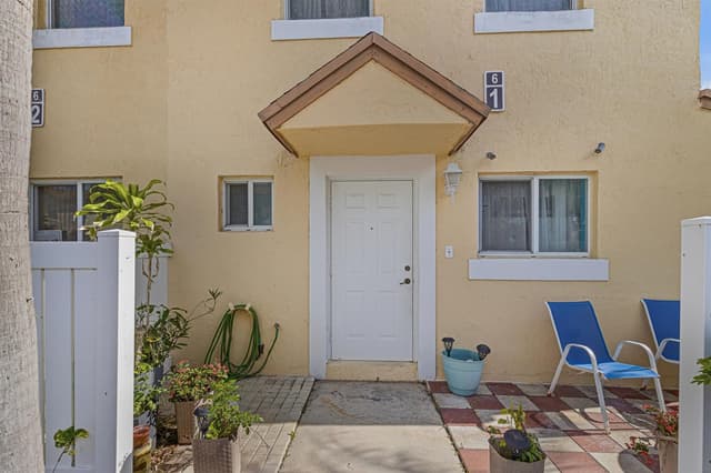 6631 Winfield Boulevard # 6, Margate FL 33063 - Margate, FL - Photo 2