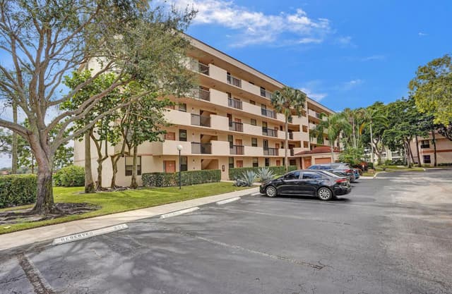 2768 Carambola Circle S # 301, Coconut Creek FL 33066 - Coconut Creek, FL - Photo 2