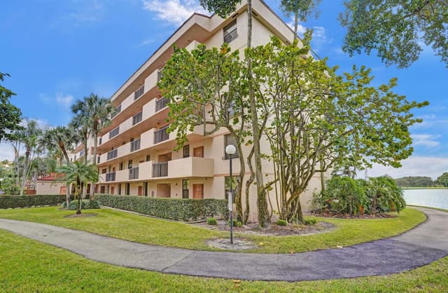 2768 Carambola Circle S # 301, Coconut Creek FL 33066 - Coconut Creek, FL - Photo 7