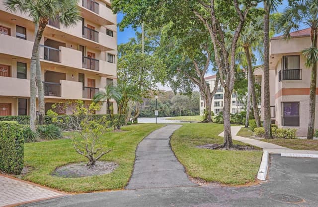 2768 Carambola Circle S # 301, Coconut Creek FL 33066 - Coconut Creek, FL - Photo 4