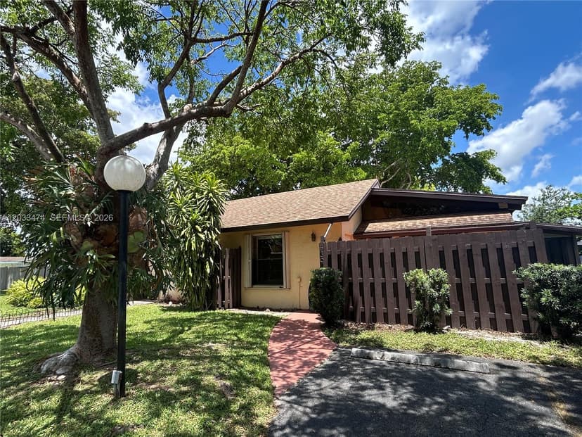 539 Briarwood Cir # 57, Hollywood FL 33024