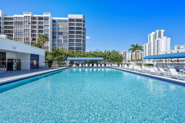 600 Parkview Dr # 815, Hallandale Beach FL 33009 - Hallandale Beach, FL - Photo 3