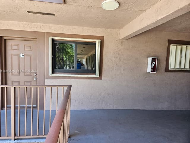 2348 W 56th St # 19, Hialeah FL 33016 - Hialeah, FL - Photo 2
