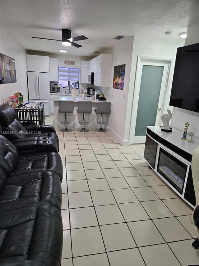 2348 W 56th St # 19, Hialeah FL 33016 - Hialeah, FL - Photo 3