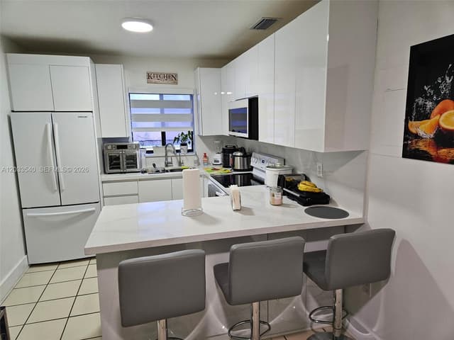 2348 W 56th St # 19, Hialeah FL 33016 - Hialeah, FL - Photo 4