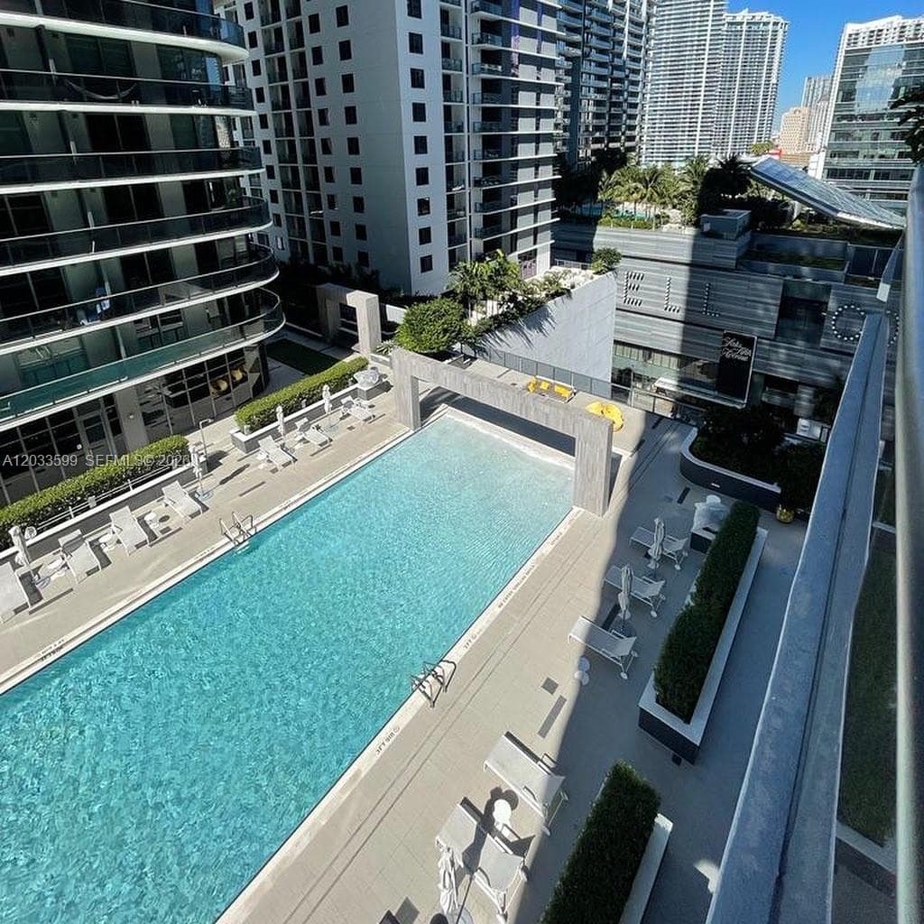45 SW 9th St # 1407, Miami FL 33130