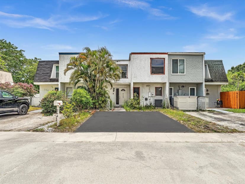 264 Sunshine Drive, Coconut Creek FL 33066