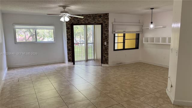 1200 SW 137th Ave # 211E, Pembroke Pines FL 33027 - Pembroke Pines, FL - Photo 2