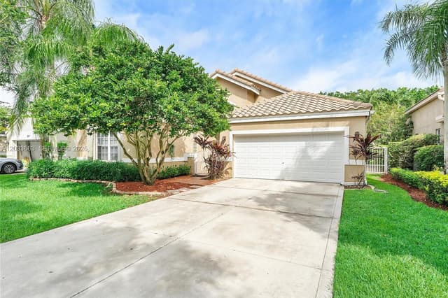 2013 Island Cir, Weston FL 33326 - Weston, FL - Photo 3