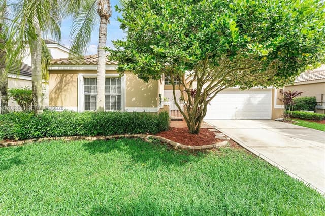 2013 Island Cir, Weston FL 33326 - Weston, FL - Photo 4