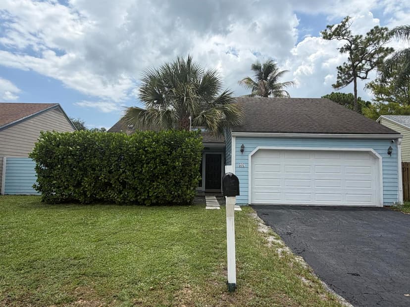 537 Goldenwood Way, Wellington FL 33414