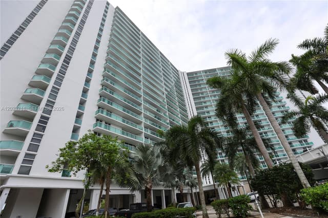 100 Bayview Dr # 527, Sunny Isles Beach FL 33160 - Sunny Isles Beach, FL - Photo 2