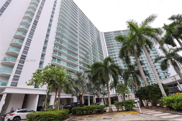 100 Bayview Dr # 527, Sunny Isles Beach FL 33160 - Sunny Isles Beach, FL - Photo 3