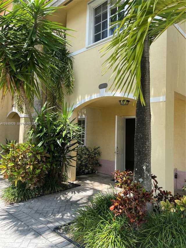 2066 NE 167th St # 108, North Miami Beach FL 33162 - North Miami Beach, FL - Photo 2