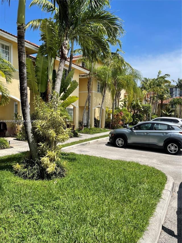 2066 NE 167th St # 108, North Miami Beach FL 33162 - North Miami Beach, FL - Photo 4