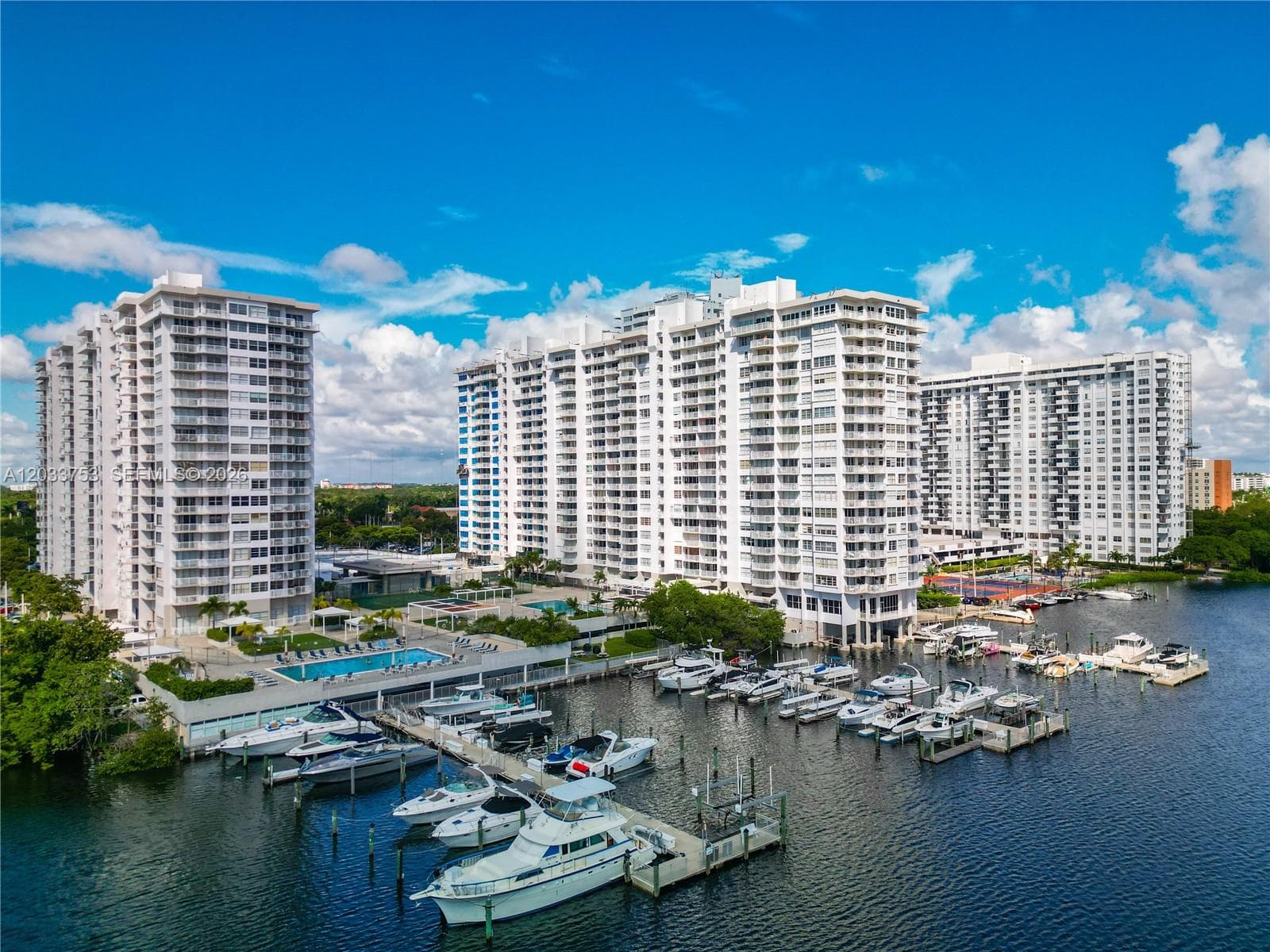 18011 Biscayne Blvd # 902, Aventura FL 33160 - Aventura, FL - Photo 1