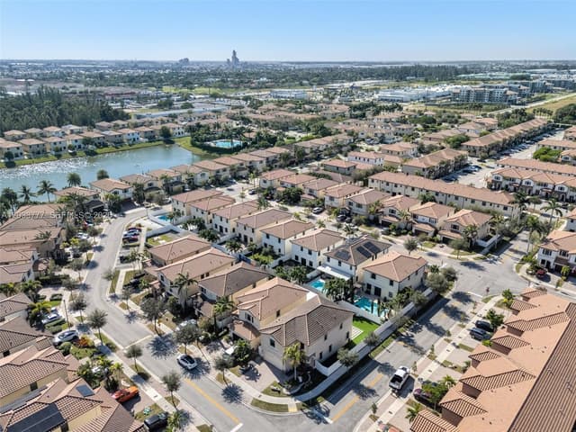 8894 W 34th Ave, Hialeah FL 33018 - Hialeah, FL - Photo 7