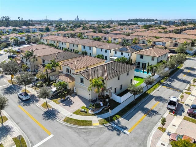 8894 W 34th Ave, Hialeah FL 33018 - Hialeah, FL - Photo 3