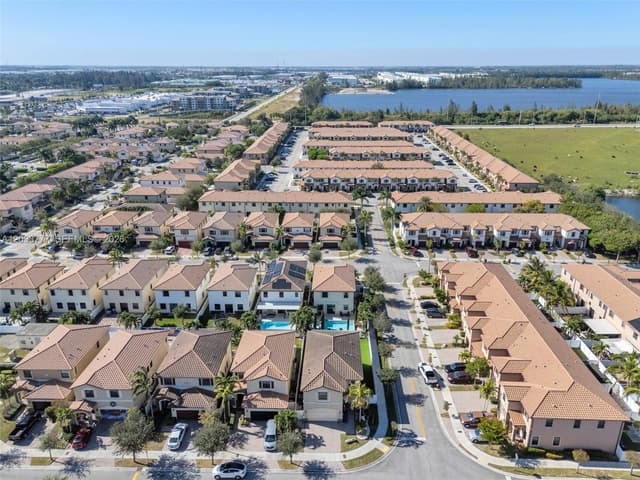 8894 W 34th Ave, Hialeah FL 33018 - Hialeah, FL - Photo 5