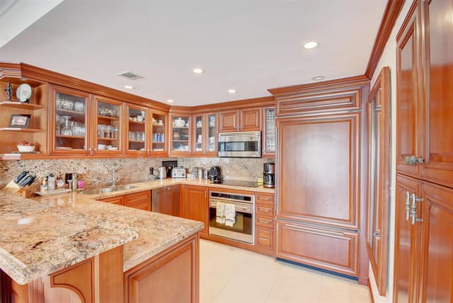 250 Bradley Place # 408, Palm Beach FL 33480 - Palm Beach, FL - Photo 6